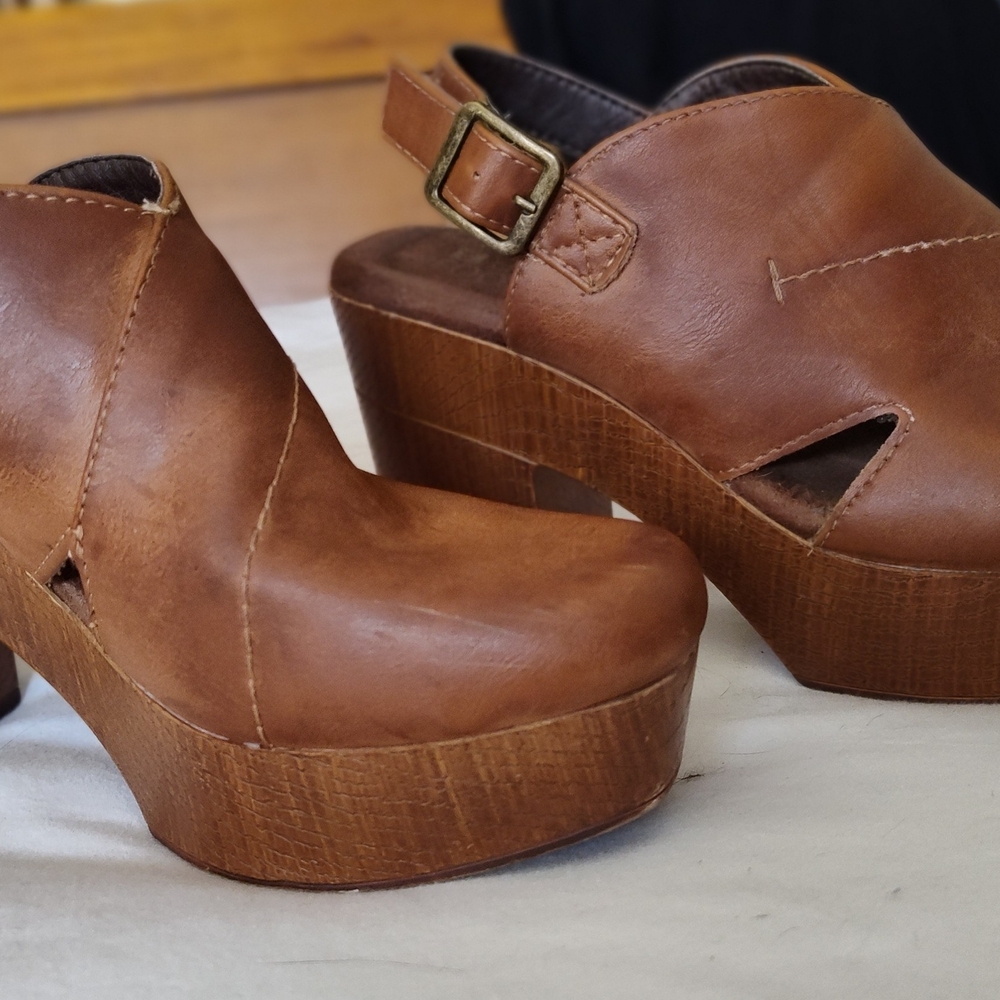 White Mountain Clogs